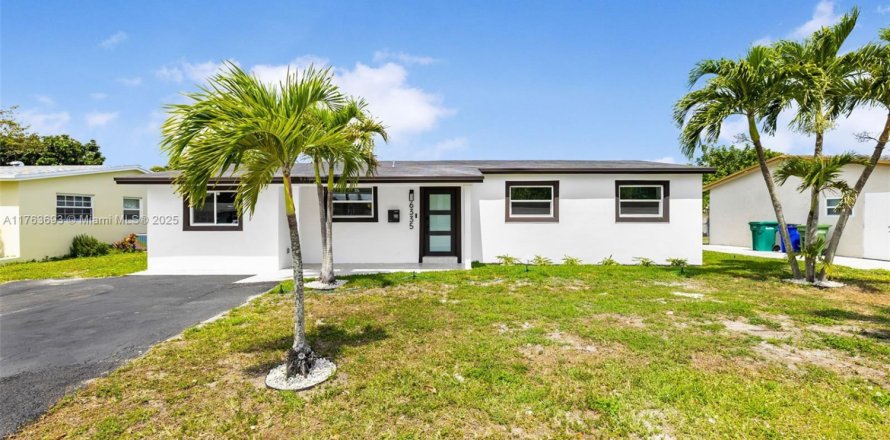 House in Margate, Florida 4 bedrooms, 124.49 sq.m. № 1619515