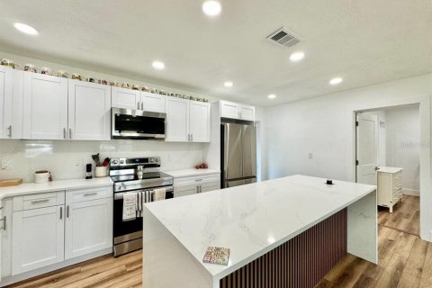 Villa ou maison à louer à Tampa, Floride: 3 chambres, 111.48 m2 № 2112147 - photo 10