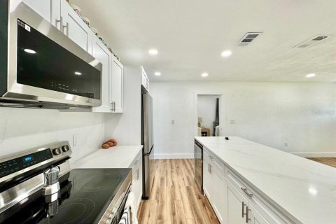 Villa ou maison à louer à Tampa, Floride: 3 chambres, 111.48 m2 № 2112147 - photo 11