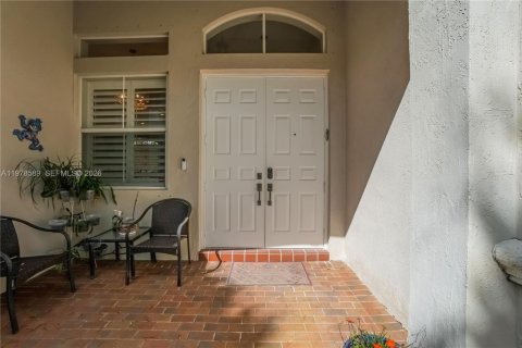 House in Hollywood, Florida 3 bedrooms, 205.69 sq.m. № 2043770 - photo 3