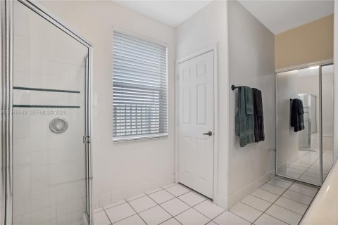 House in Hollywood, Florida 3 bedrooms, 205.69 sq.m. № 2043770 - photo 17