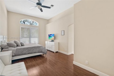 House in Hollywood, Florida 3 bedrooms, 205.69 sq.m. № 2043770 - photo 12