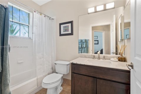 House in Hollywood, Florida 3 bedrooms, 205.69 sq.m. № 2043770 - photo 19