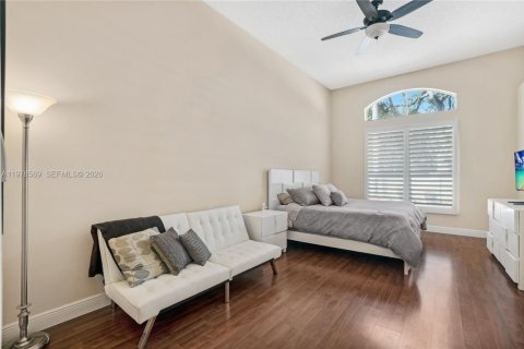 House in Hollywood, Florida 3 bedrooms, 205.69 sq.m. № 2043770 - photo 11