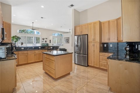 House in Hollywood, Florida 3 bedrooms, 205.69 sq.m. № 2043770 - photo 9