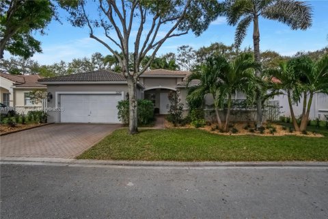 House in Hollywood, Florida 3 bedrooms, 205.69 sq.m. № 2043770
