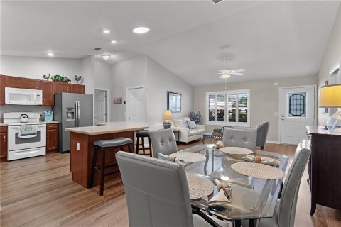 House in The Villages, Florida 3 bedrooms, 169.73 sq.m. № 1642865 - photo 7