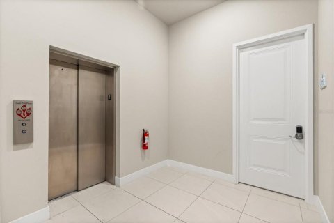 Condo in Kissimmee, Florida, 5 bedrooms  № 2222505 - photo 2