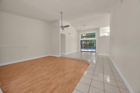 Villa ou maison à vendre à Miami, Floride: 4 chambres, 202.99 m2 № 2024729 - photo 5