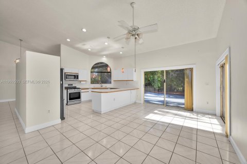 Villa ou maison à vendre à Miami, Floride: 4 chambres, 202.99 m2 № 2024729 - photo 9