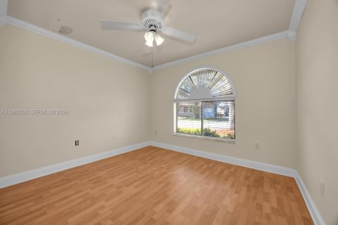 Villa ou maison à vendre à Miami, Floride: 4 chambres, 202.99 m2 № 2024729 - photo 18