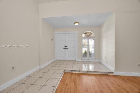 Villa ou maison à vendre à Miami, Floride: 4 chambres, 202.99 m2 № 2024729 - photo 4