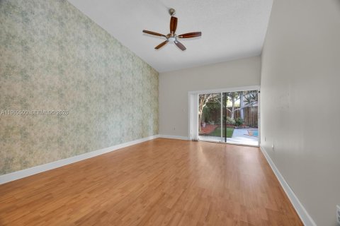 Villa ou maison à vendre à Miami, Floride: 4 chambres, 202.99 m2 № 2024729 - photo 14