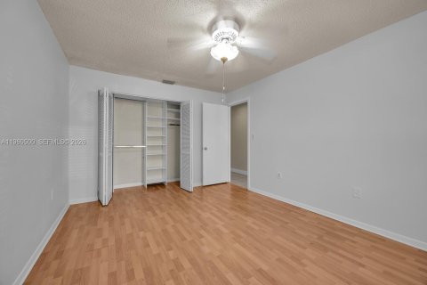 Villa ou maison à vendre à Miami, Floride: 4 chambres, 202.99 m2 № 2024729 - photo 20