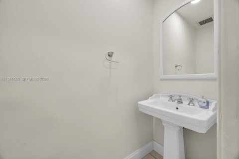 Villa ou maison à vendre à Miami, Floride: 4 chambres, 202.99 m2 № 2024729 - photo 23