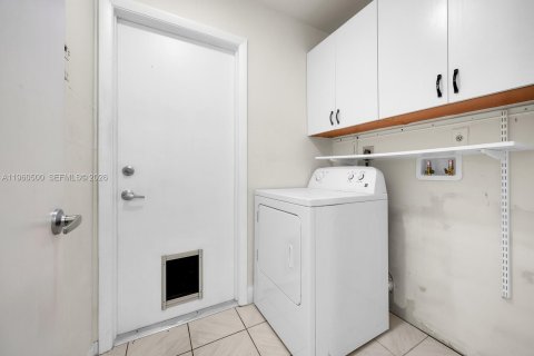 Villa ou maison à vendre à Miami, Floride: 4 chambres, 202.99 m2 № 2024729 - photo 24