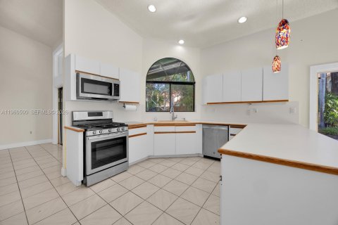 Villa ou maison à vendre à Miami, Floride: 4 chambres, 202.99 m2 № 2024729 - photo 13