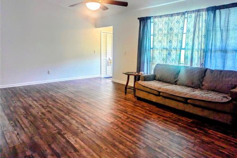 Casa en venta en Zephyrhills, Florida, 4 dormitorios, 170.57 m2 № 1654573 - foto 8