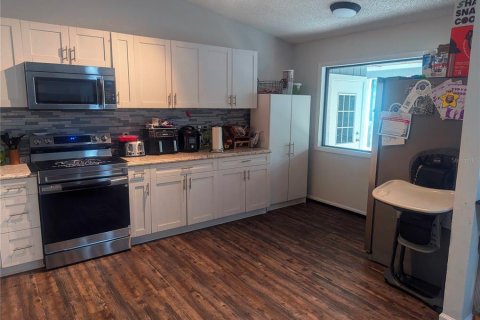 Casa en venta en Zephyrhills, Florida, 4 dormitorios, 170.57 m2 № 1654573 - foto 6