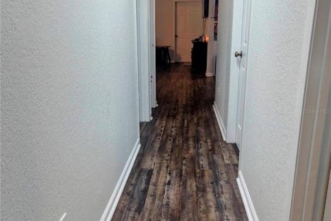 Casa en venta en Zephyrhills, Florida, 4 dormitorios, 170.57 m2 № 1654573 - foto 9