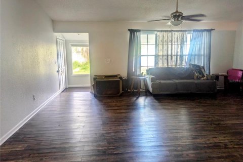 Casa en venta en Zephyrhills, Florida, 4 dormitorios, 170.57 m2 № 1654573 - foto 5