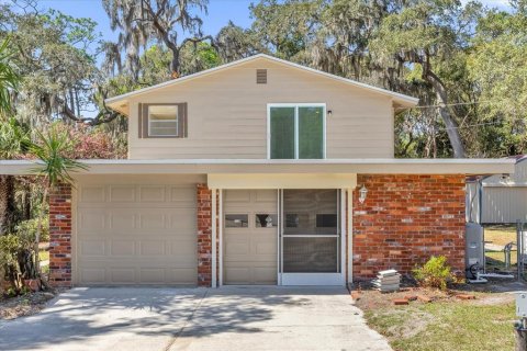 House in DeLand, Florida 4 bedrooms, 193.24 sq.m. № 2200702 - photo 2