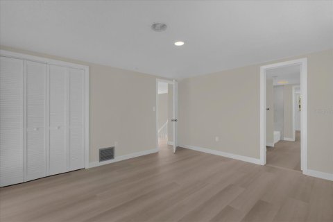 House in DeLand, Florida 4 bedrooms, 193.24 sq.m. № 2200702 - photo 17