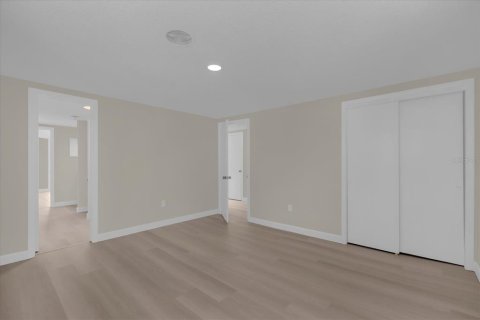 House in DeLand, Florida 4 bedrooms, 193.24 sq.m. № 2200702 - photo 19
