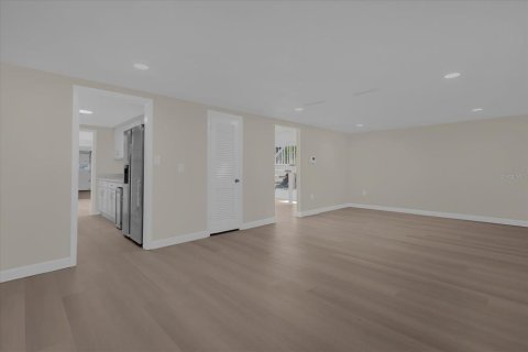House in DeLand, Florida 4 bedrooms, 193.24 sq.m. № 2200702 - photo 5