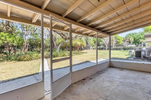 House in DeLand, Florida 4 bedrooms, 193.24 sq.m. № 2200702 - photo 25
