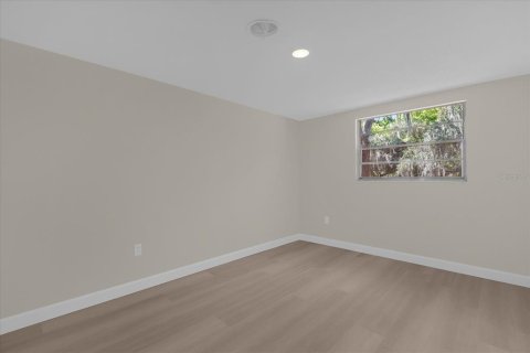 House in DeLand, Florida 4 bedrooms, 193.24 sq.m. № 2200702 - photo 20