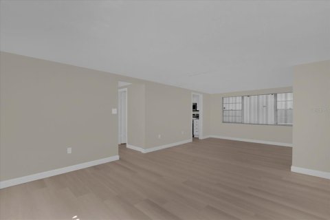House in DeLand, Florida 4 bedrooms, 193.24 sq.m. № 2200702 - photo 9