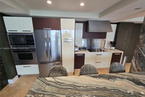 Condominio en alquiler en Miami, Florida, 2 dormitorios, 152.17 m2 № 1895654 - foto 12
