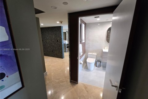 Condominio en alquiler en Miami, Florida, 2 dormitorios, 152.17 m2 № 1895654 - foto 25