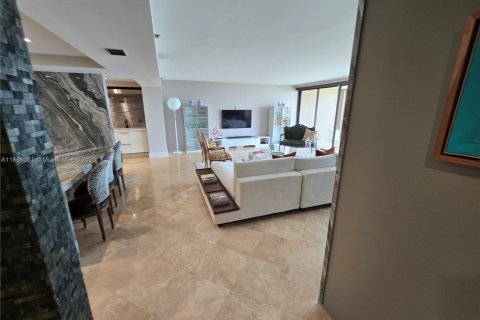 Condominio en alquiler en Miami, Florida, 2 dormitorios, 152.17 m2 № 1895654 - foto 15