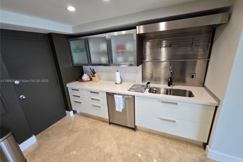 Condominio en alquiler en Miami, Florida, 2 dormitorios, 152.17 m2 № 1895654 - foto 10