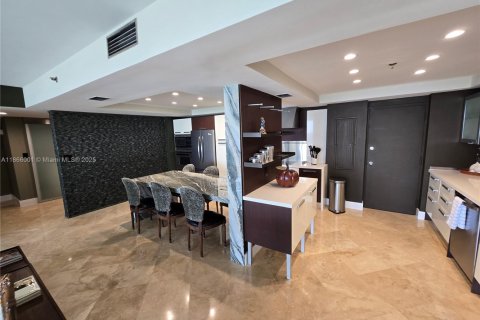 Condominio en alquiler en Miami, Florida, 2 dormitorios, 152.17 m2 № 1895654 - foto 9