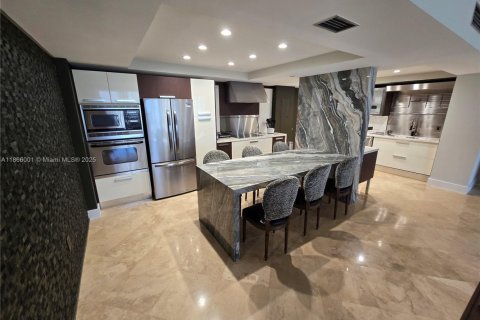 Condominio en alquiler en Miami, Florida, 2 dormitorios, 152.17 m2 № 1895654 - foto 2