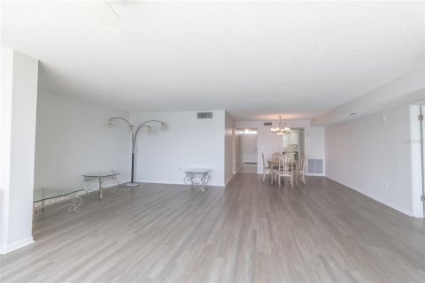 Condominio en venta en Gulfport, Florida, 2 dormitorios, 134.71 m2 № 2151787 - foto 11