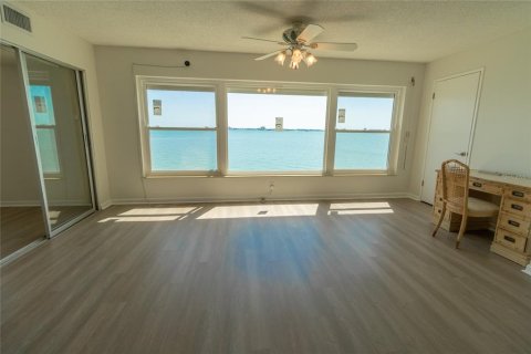 Condominio en venta en Gulfport, Florida, 2 dormitorios, 134.71 m2 № 2151787 - foto 8
