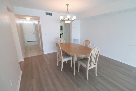 Condominio en venta en Gulfport, Florida, 2 dormitorios, 134.71 m2 № 2151787 - foto 5