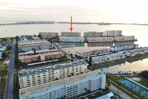 Condominio en venta en Gulfport, Florida, 2 dormitorios, 134.71 m2 № 2151787 - foto 2