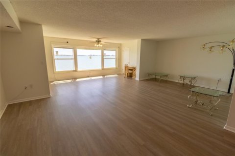 Condominio en venta en Gulfport, Florida, 2 dormitorios, 134.71 m2 № 2151787 - foto 7