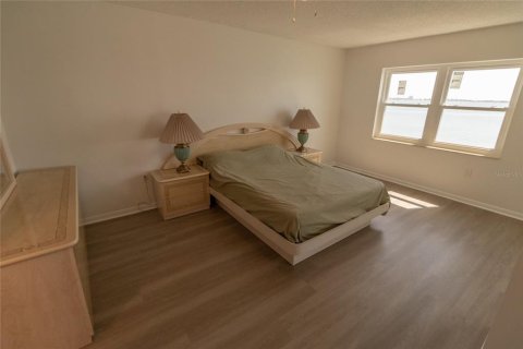 Condominio en venta en Gulfport, Florida, 2 dormitorios, 134.71 m2 № 2151787 - foto 13