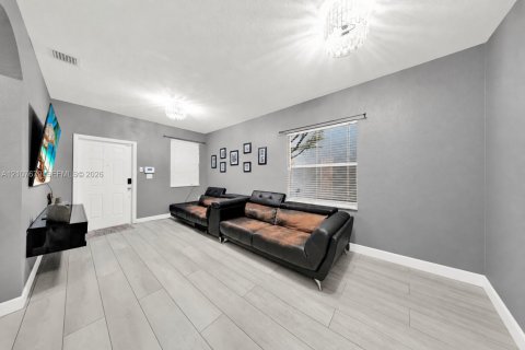 Condo in Cutler Bay, Florida, 3 bedrooms № 2426779 - photo 4