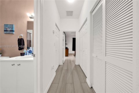Condo in Cutler Bay, Florida, 3 bedrooms № 2426779 - photo 12