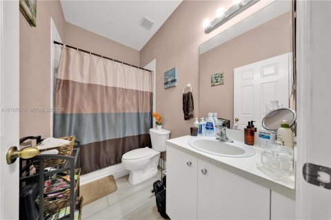 Condo in Cutler Bay, Florida, 3 bedrooms № 2426779 - photo 17
