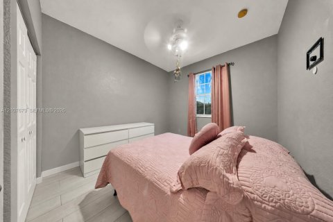 Condo in Cutler Bay, Florida, 3 bedrooms № 2426779 - photo 15