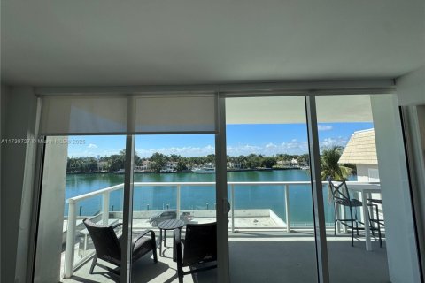 Copropriété à vendre à Miami Beach, Floride: 2 chambres, 140.75 m2 № 1979687 - photo 16
