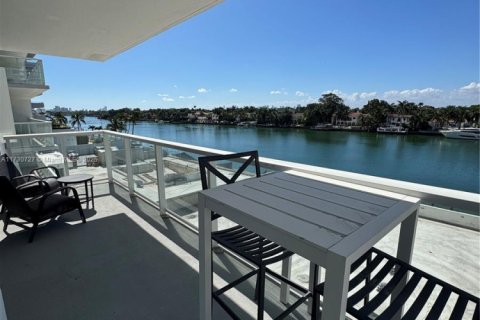 Copropriété à vendre à Miami Beach, Floride: 2 chambres, 140.75 m2 № 1979687 - photo 2